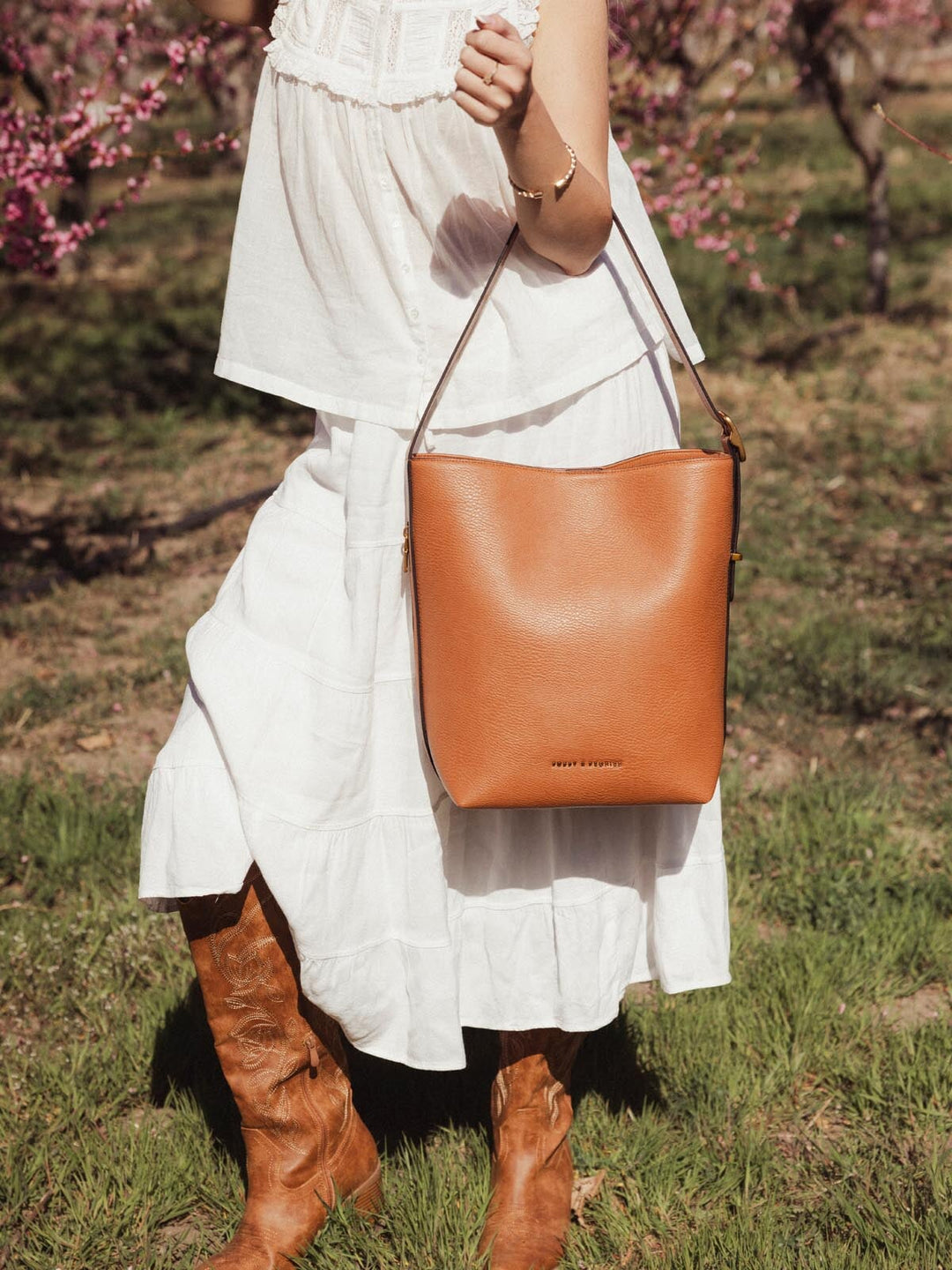 The Bucket Bag Cognac