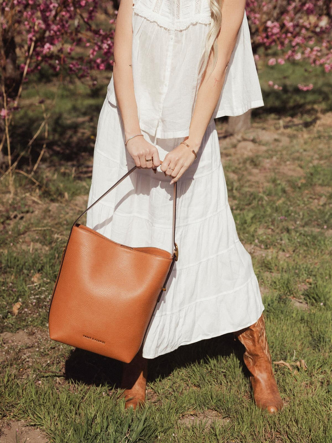 The Bucket Bag Cognac