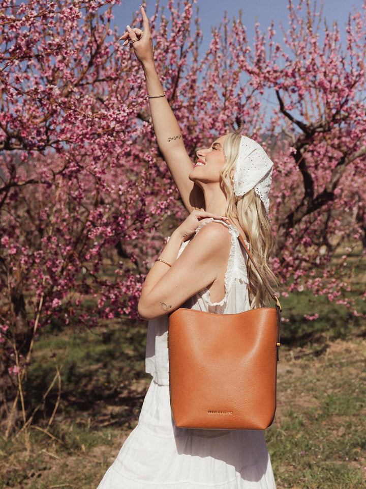 The Bucket Bag Cognac