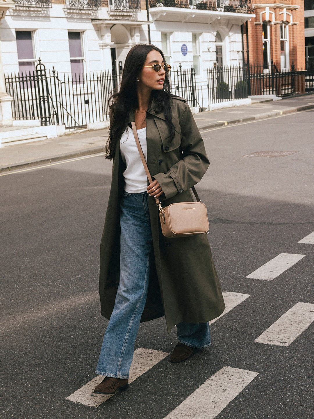 Woman walking with the Poppy & Peonies 24/7 Crossbody in Taupe worn across her body on a city street.