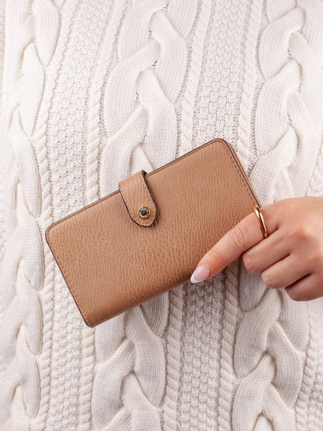 Go Anywhere Wallet Taupe