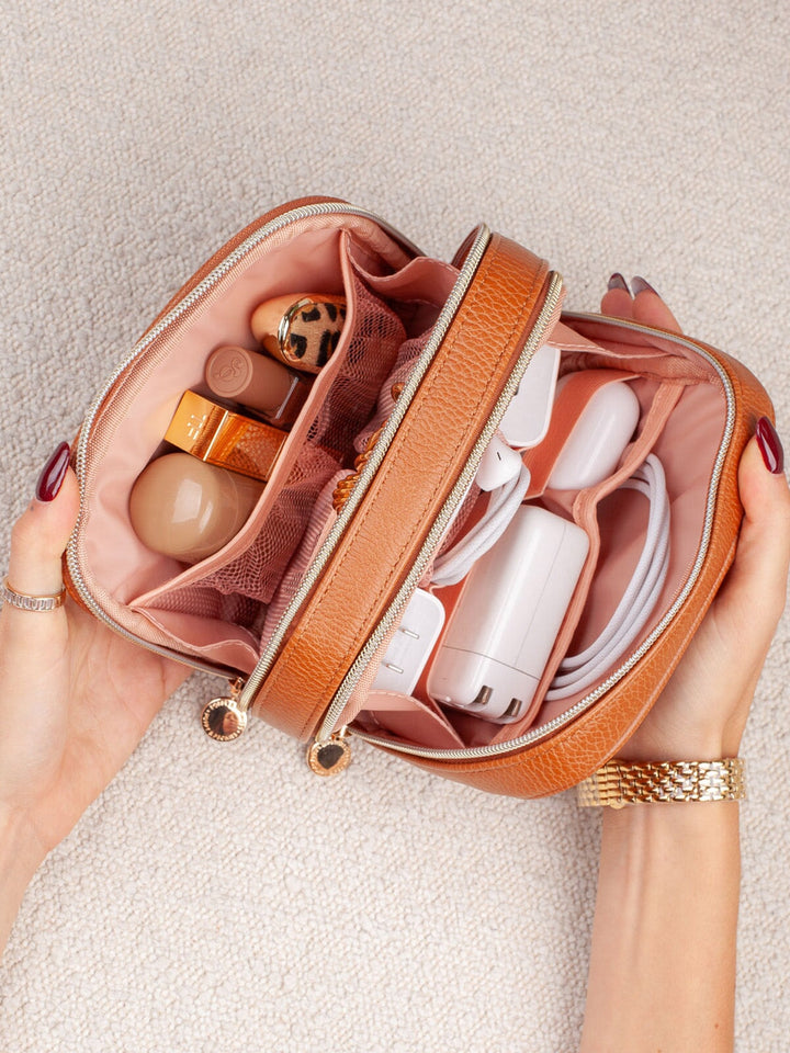 Pretty Connected Case Cognac