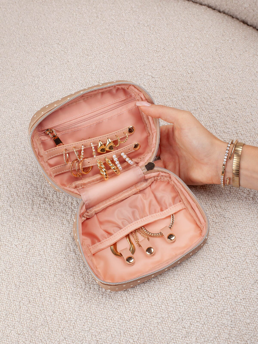 Poppy & Peonies Getaway Cosmetic Set in Brown Patchwork jewelry case with organized compartments.