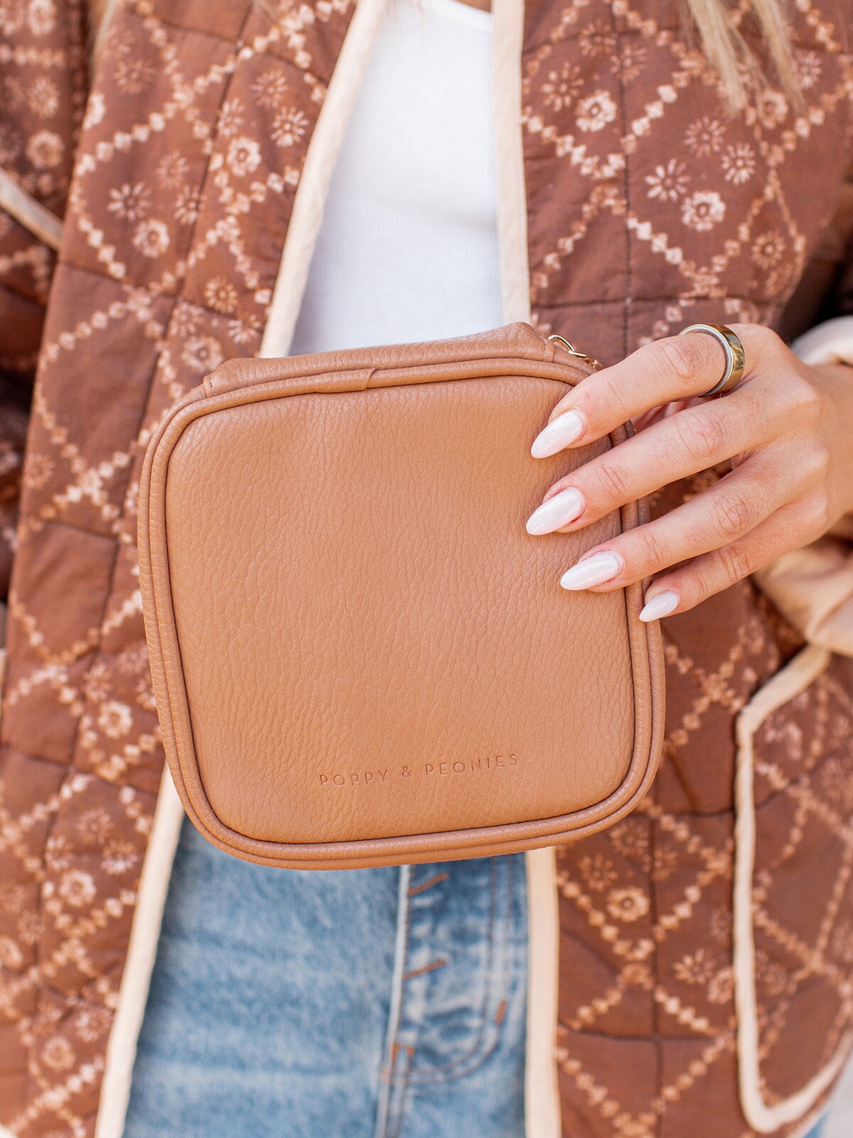 The Teched Out Case Mocha Mousse | Poppy and Peonies – Poppy & Peonies