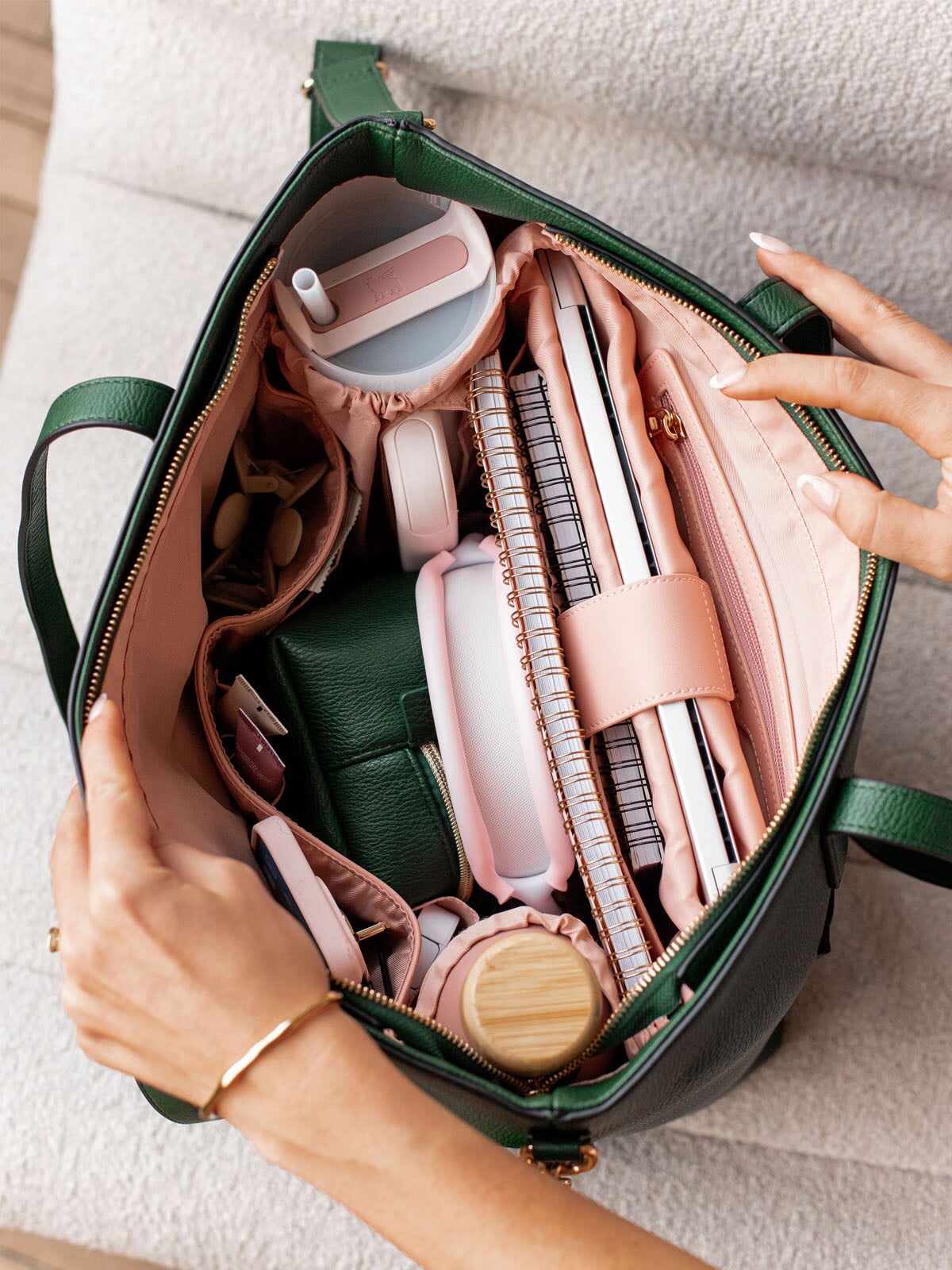 13368ゴールデングース エキパージュシボ革 レザー ボストンバッグ刺繍カーキ 良品✨ゴールデングース エキパージュシボ革 レザー ボストンバッグ