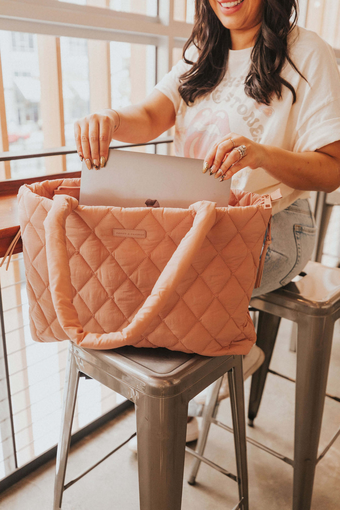 Tote It Blush